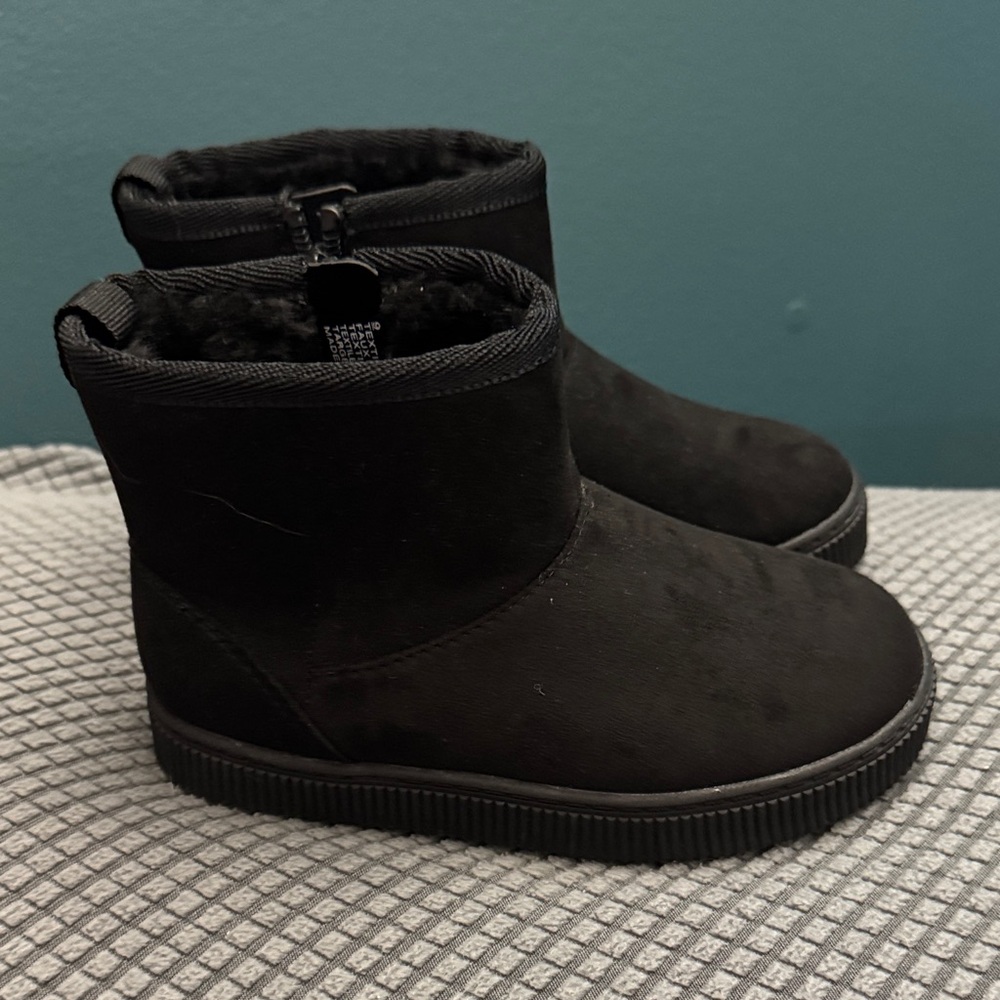 Cat & Jack- Size 9, Kids Black Boots. Gently Used Condition.